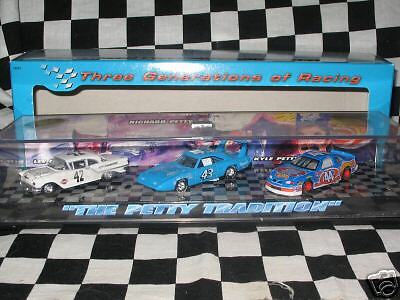 RICHARD PETTY FAMILY HISTORICAL SET OF 3 NASCARS 164  