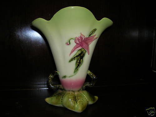 Hull Woodland vase, W16   8 1/2  