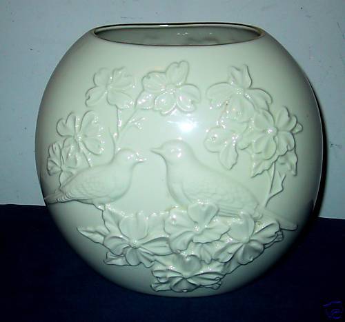 LENOX VASE DOVE AND DOGWOOD TREE FOUR SEASON COLLECTION  