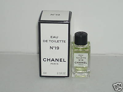 CHANEL No. 19 Chanel Women 0.13oz EDT Splash Mini  