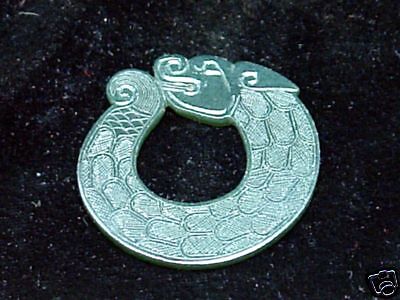 EXQUISITE CHINESE JADE PEI SHAPED WITH CURLED DRAGON  